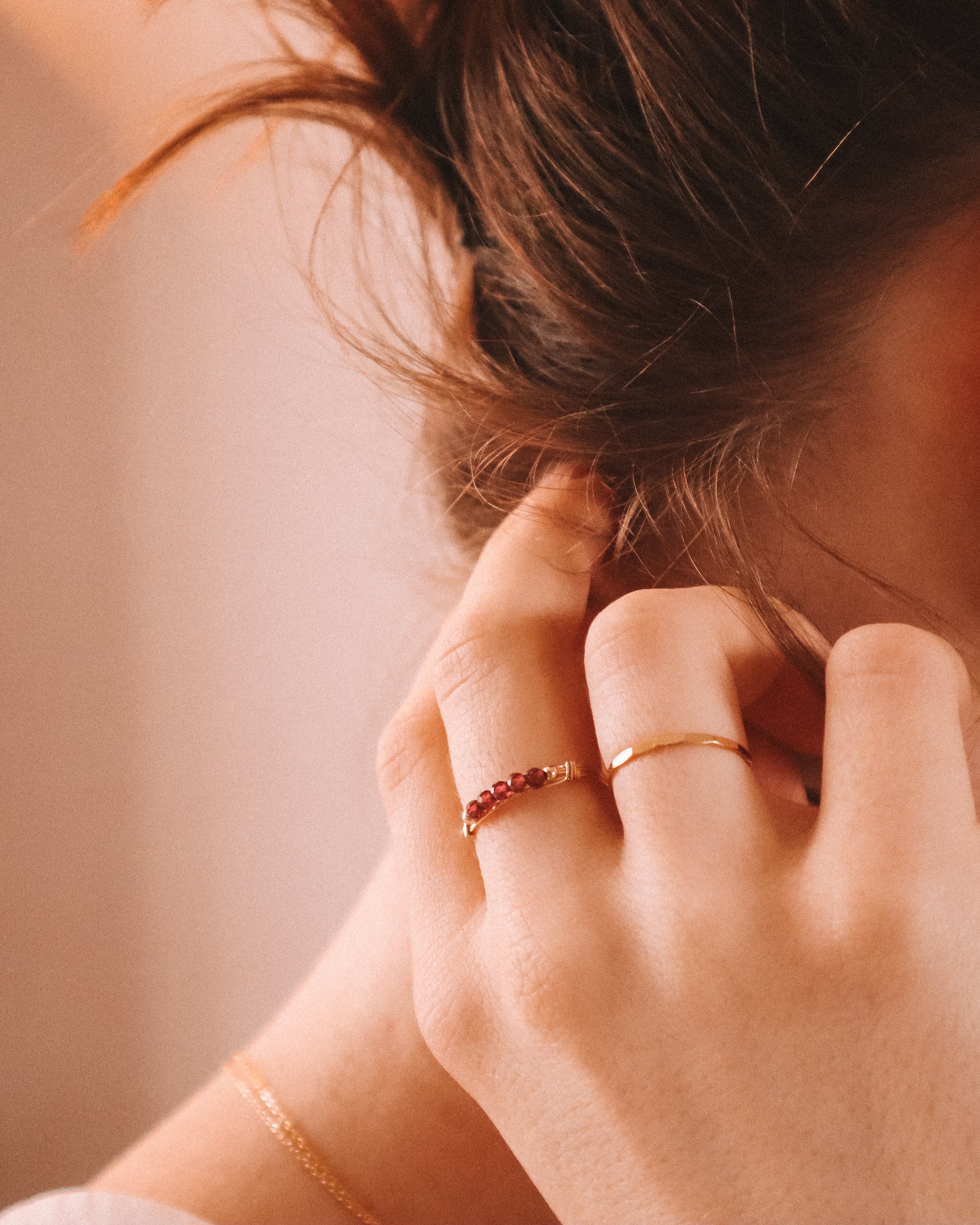 Amour - Bague multirangs fine grenat rouge or ou argent