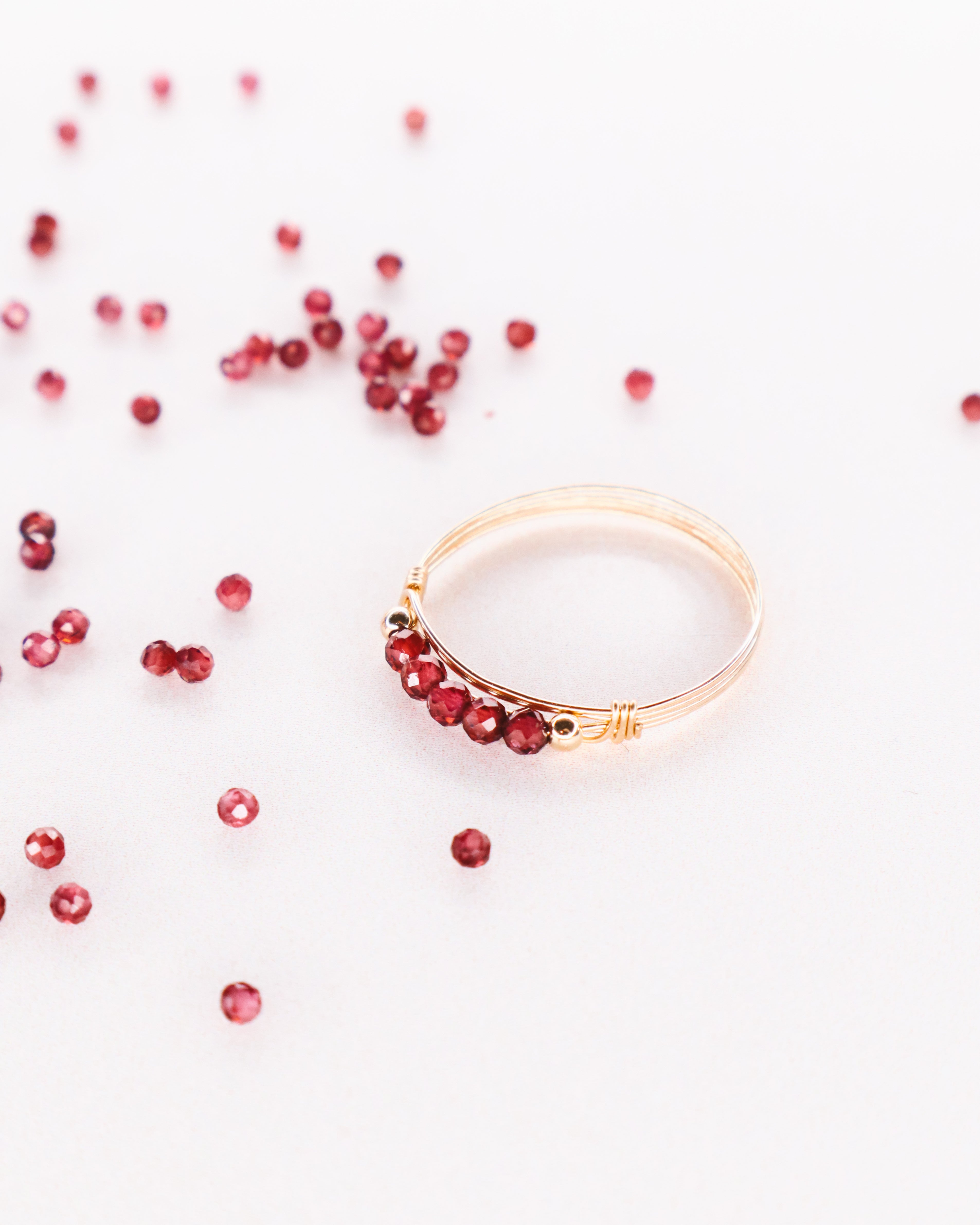 Amour - Bague multirangs fine grenat rouge or ou argent