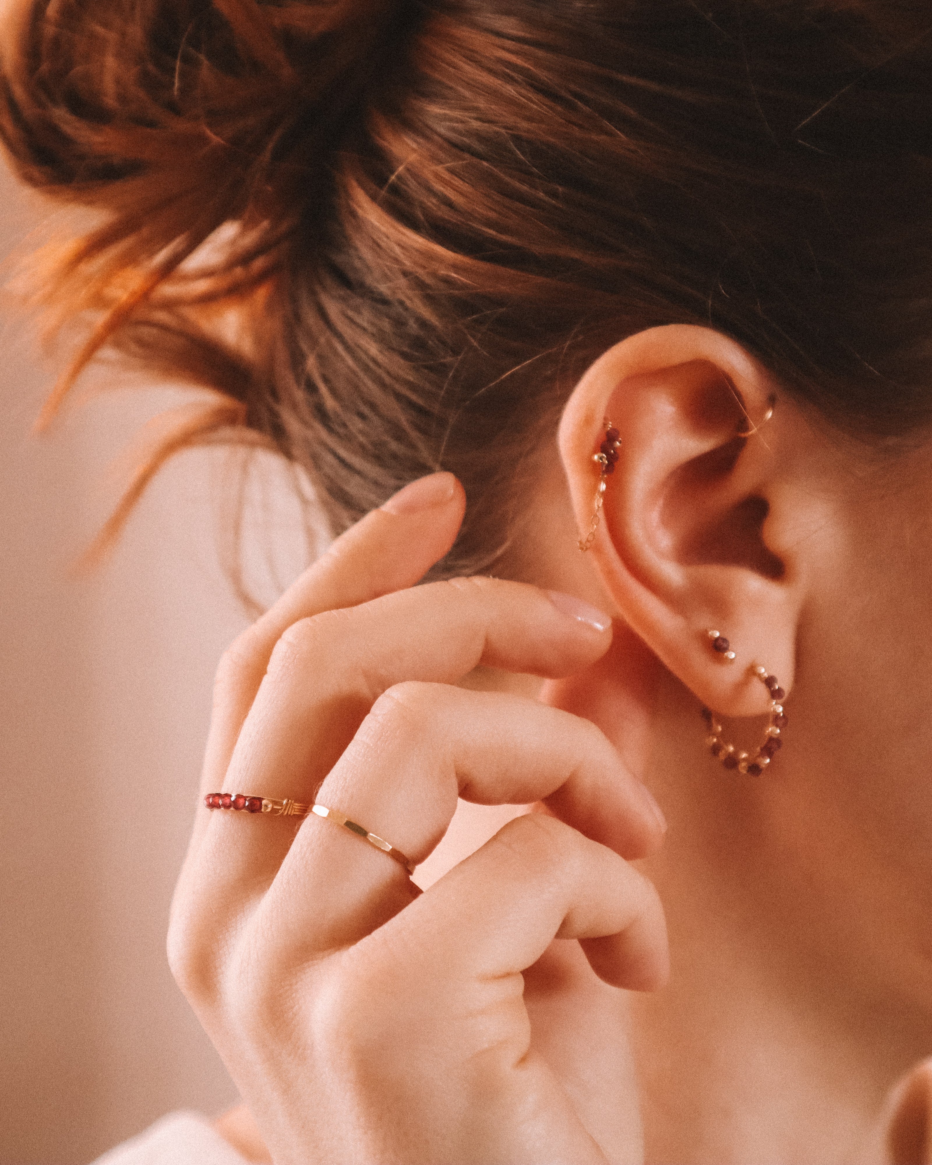 Amour - Bague multirangs fine grenat rouge or ou argent