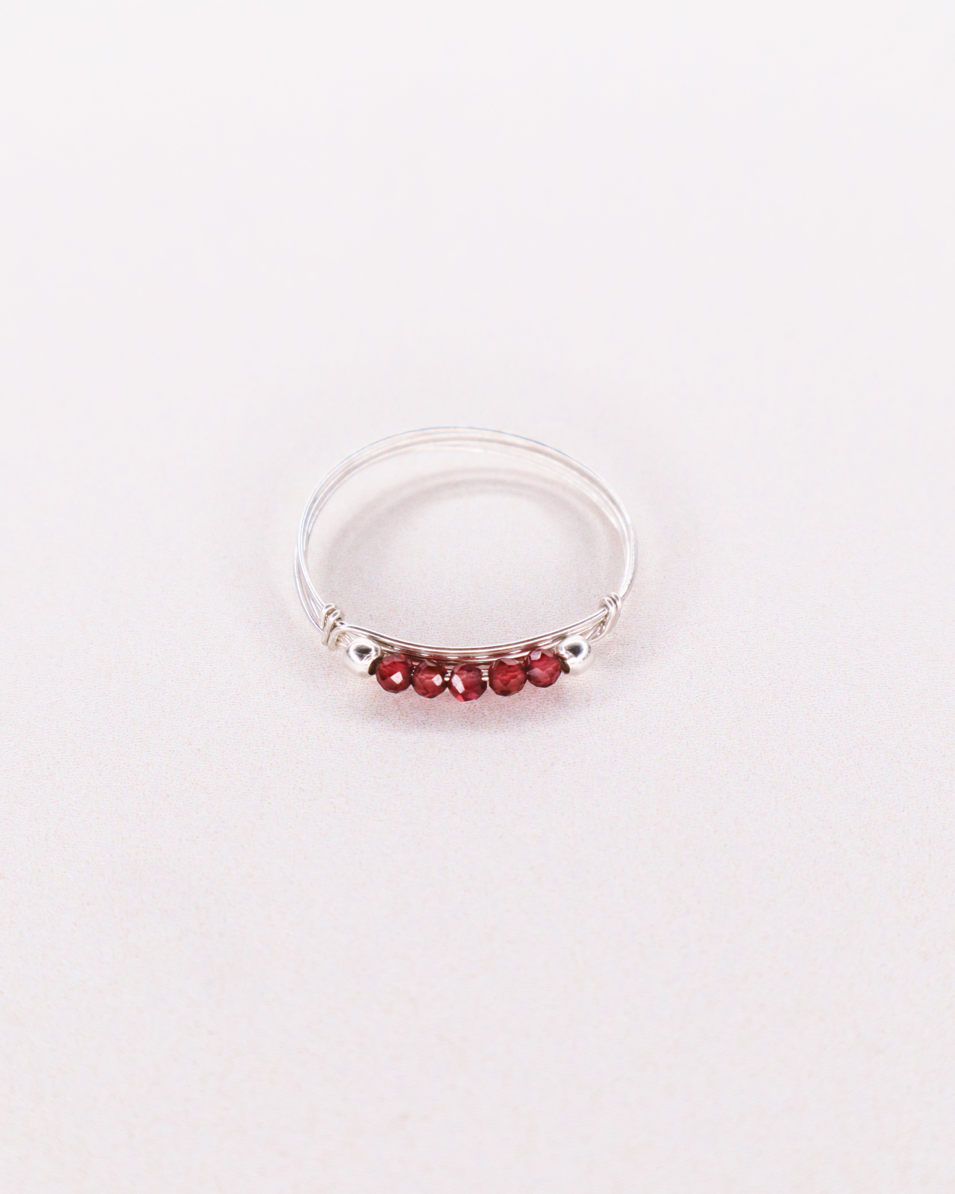 Amour - Bague multirangs fine grenat rouge or ou argent