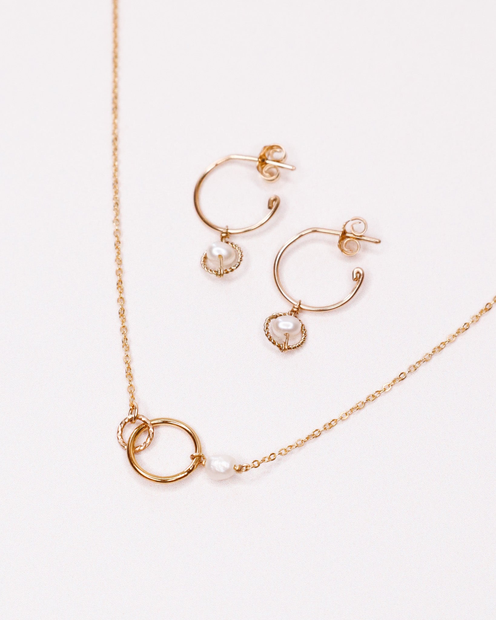 Collier et créoles - Parure bijoux precieux perle de culture or argent