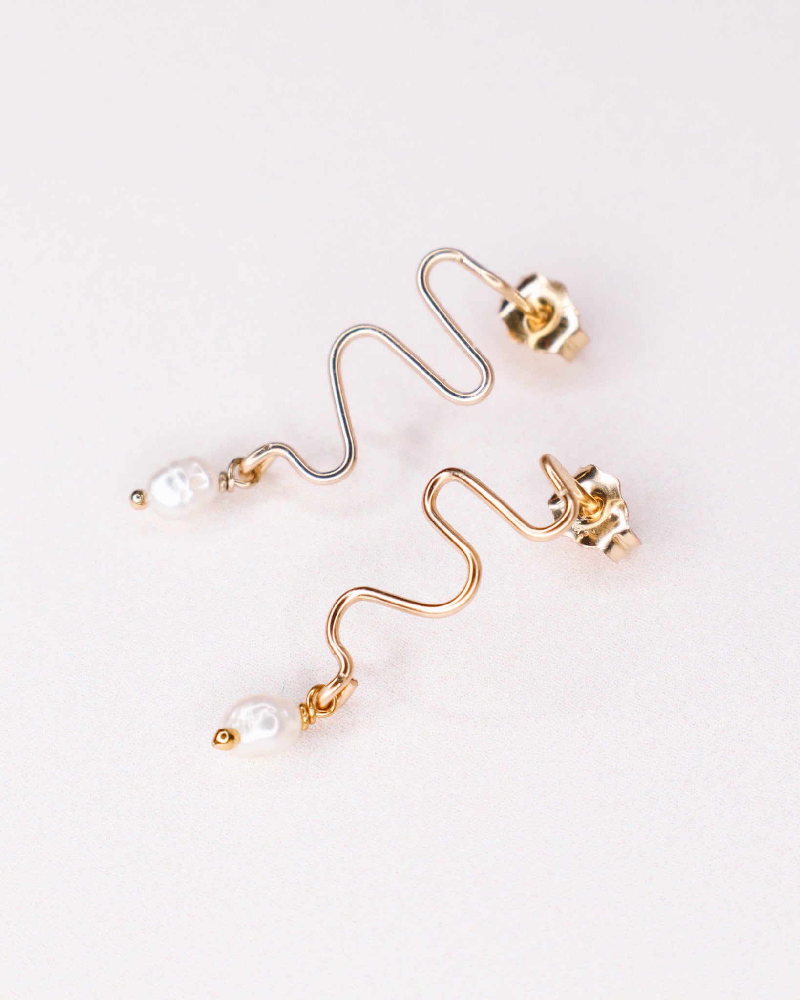 Delphes - Boucles d'oreilles pendantes serpent perle de culture or argent