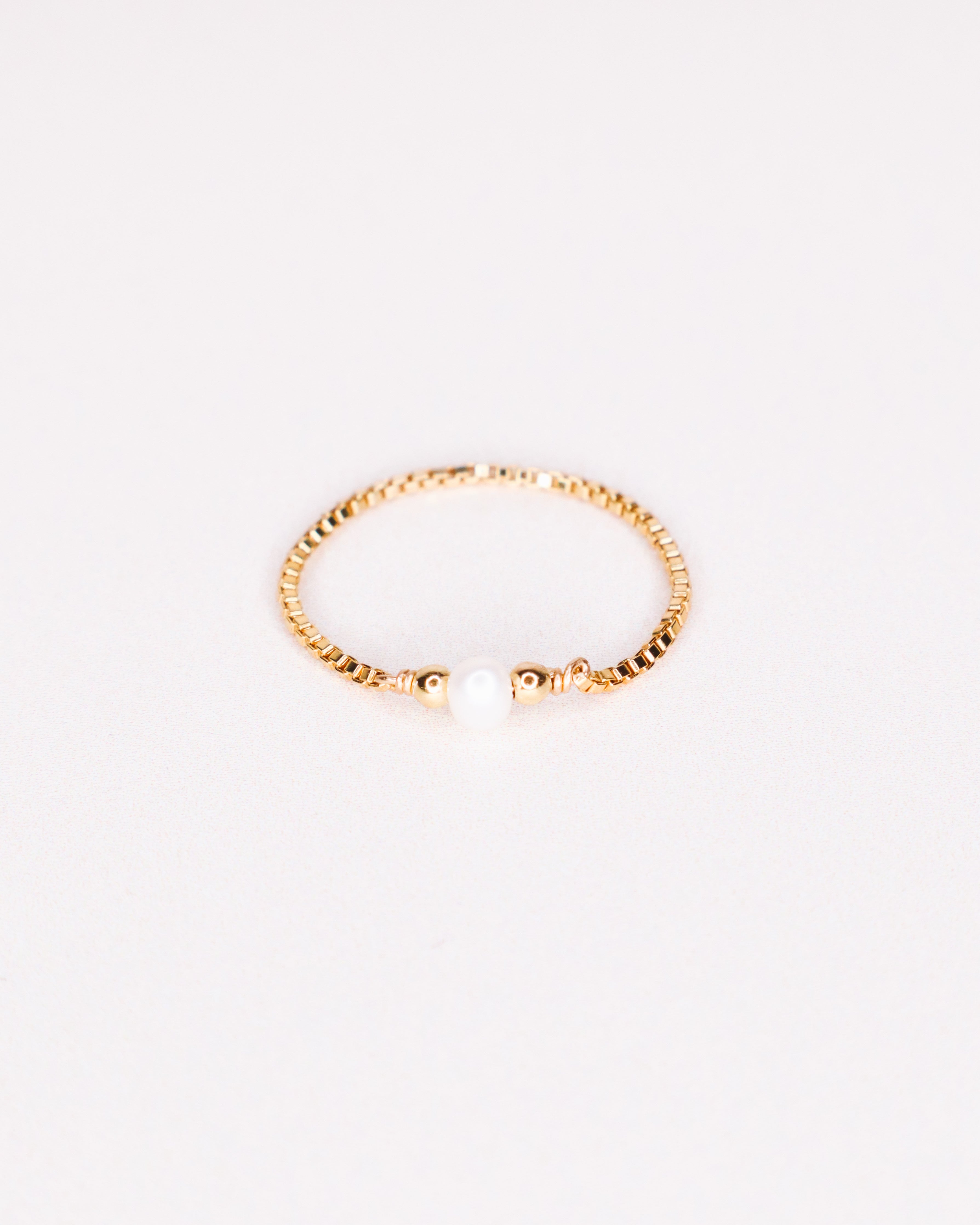 Elle blanc - Bague chainette perle de culture blanche or ou argent