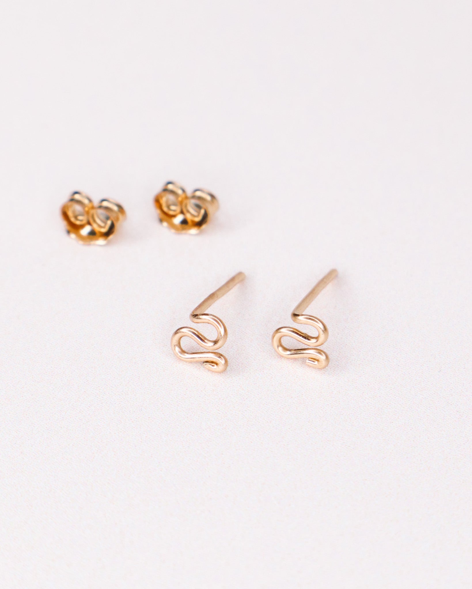Ino - Boucles d'oreilles puces serpent or ou argent