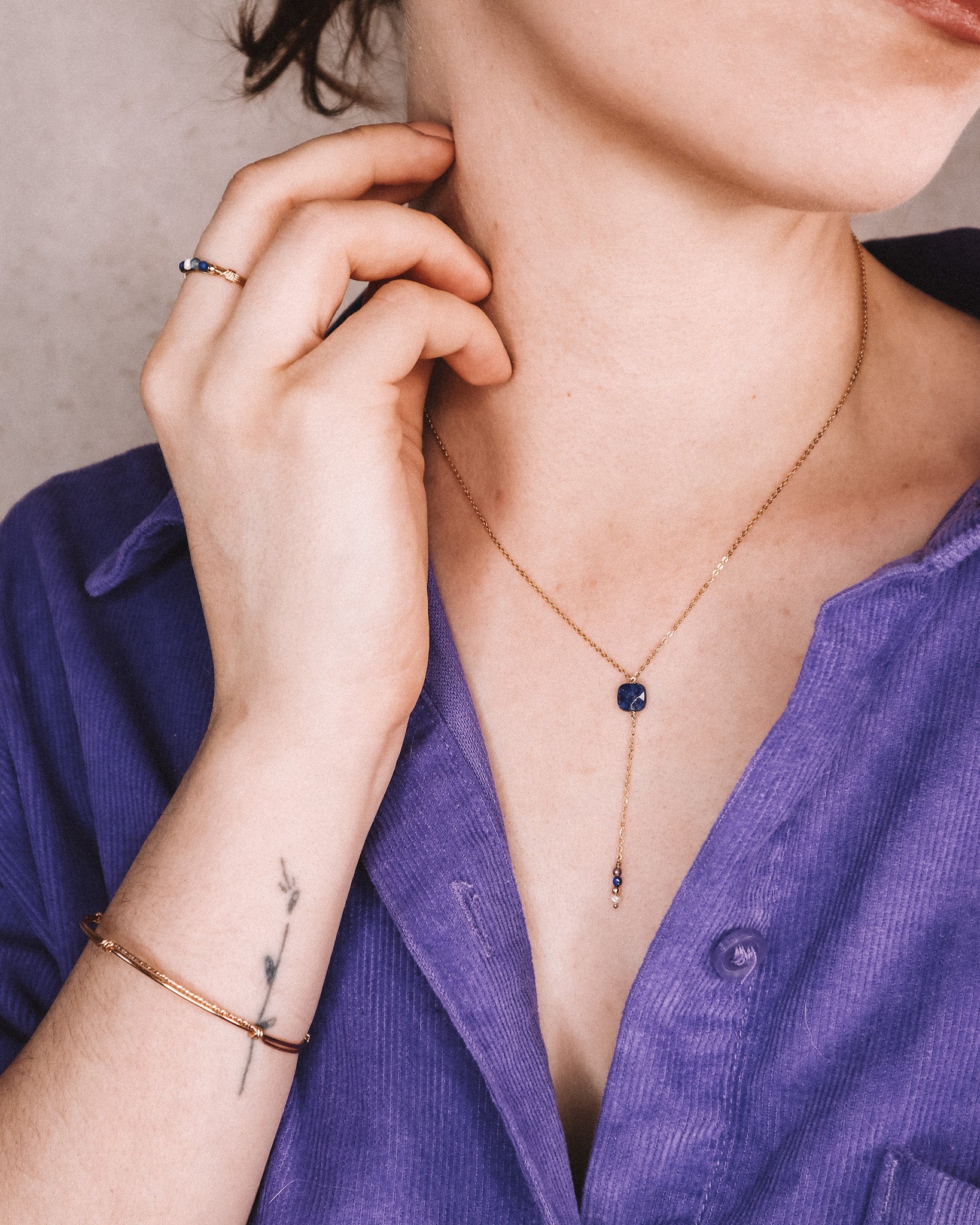 Iris - collier femme pendant cravate or ou argent et lapis lazuli