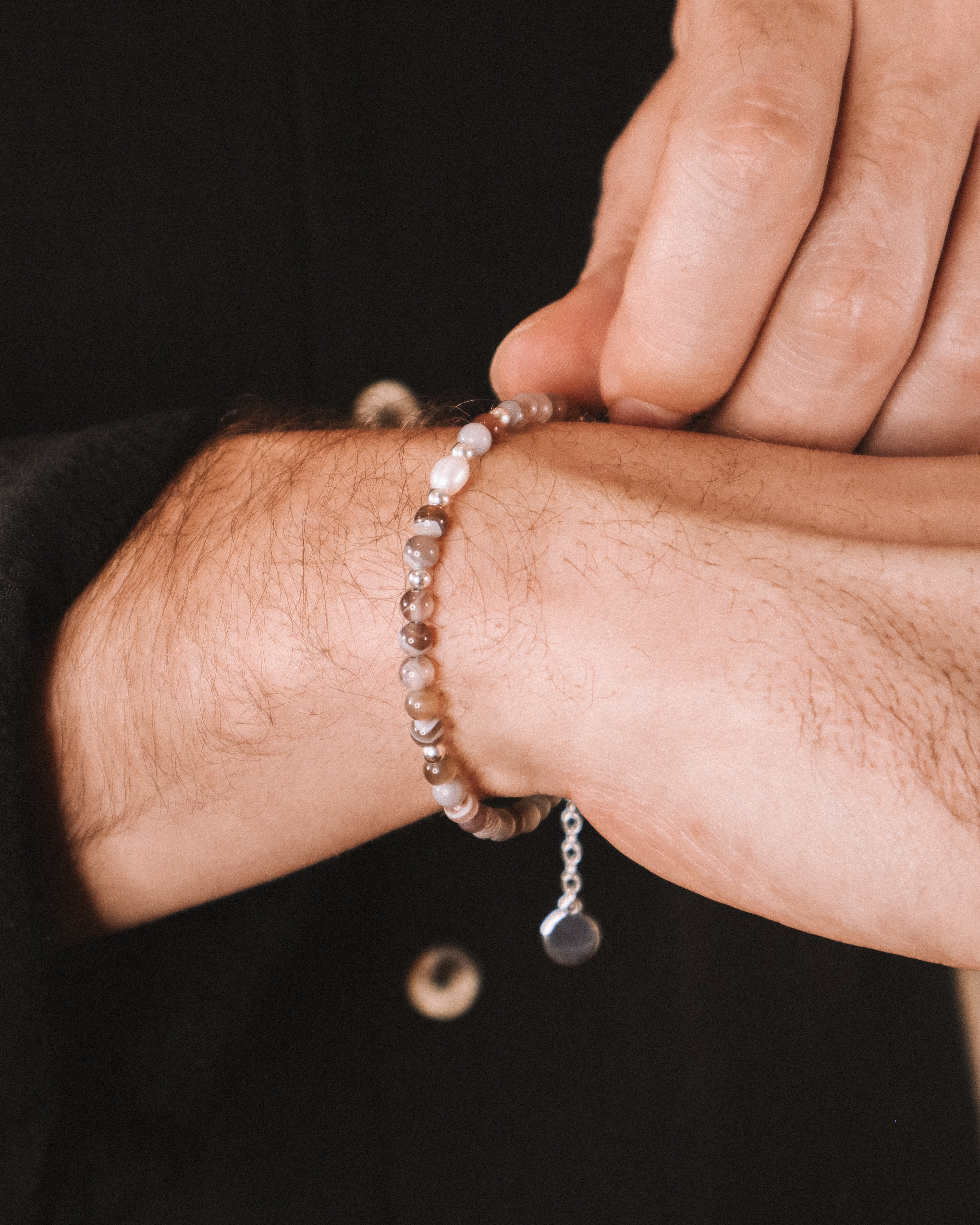 Kavachi - bracelet perles homme agate botswana marron or ou argent
