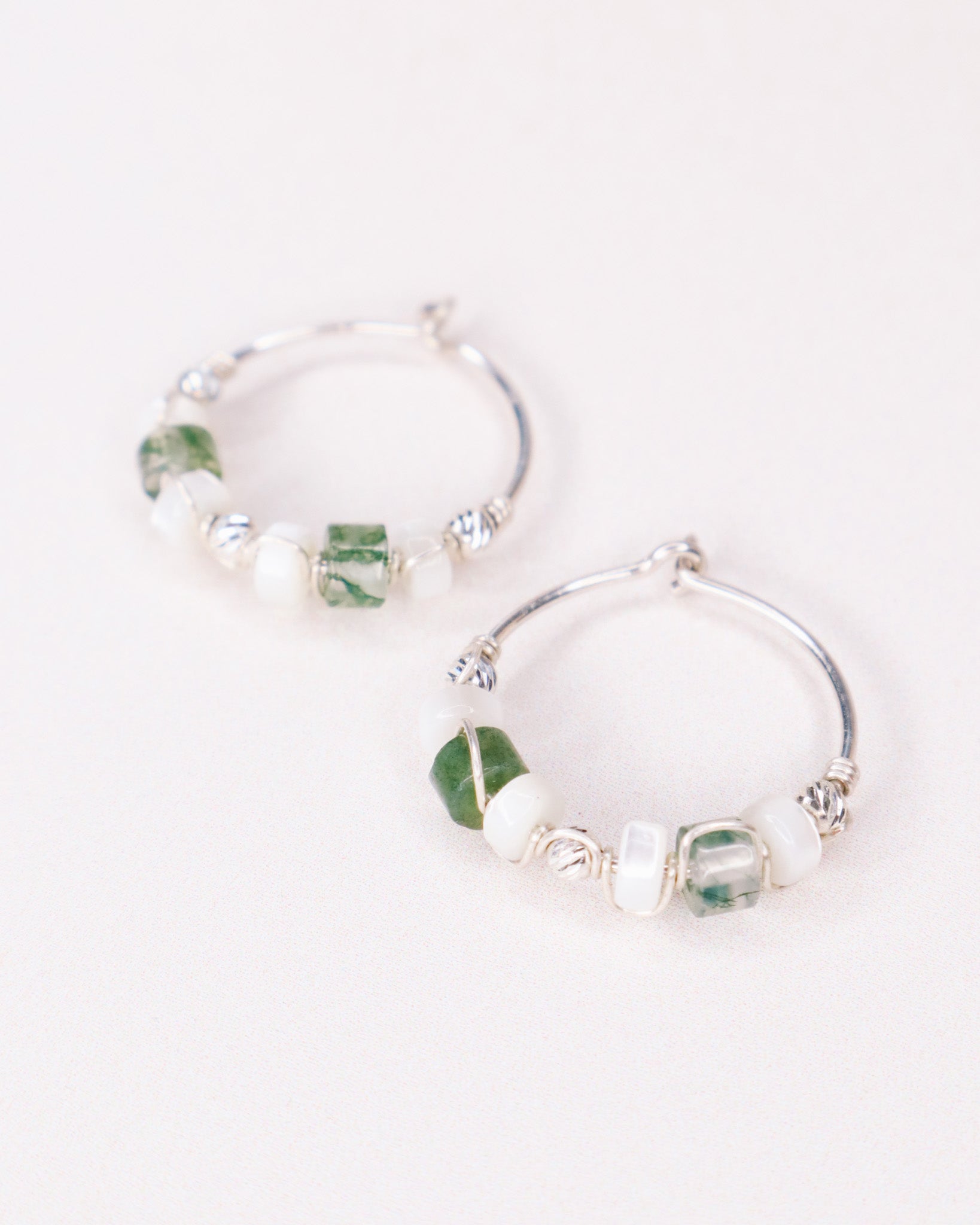 Olympe - Boucles d'oreilles femme creoles nacre agate mousse or argent