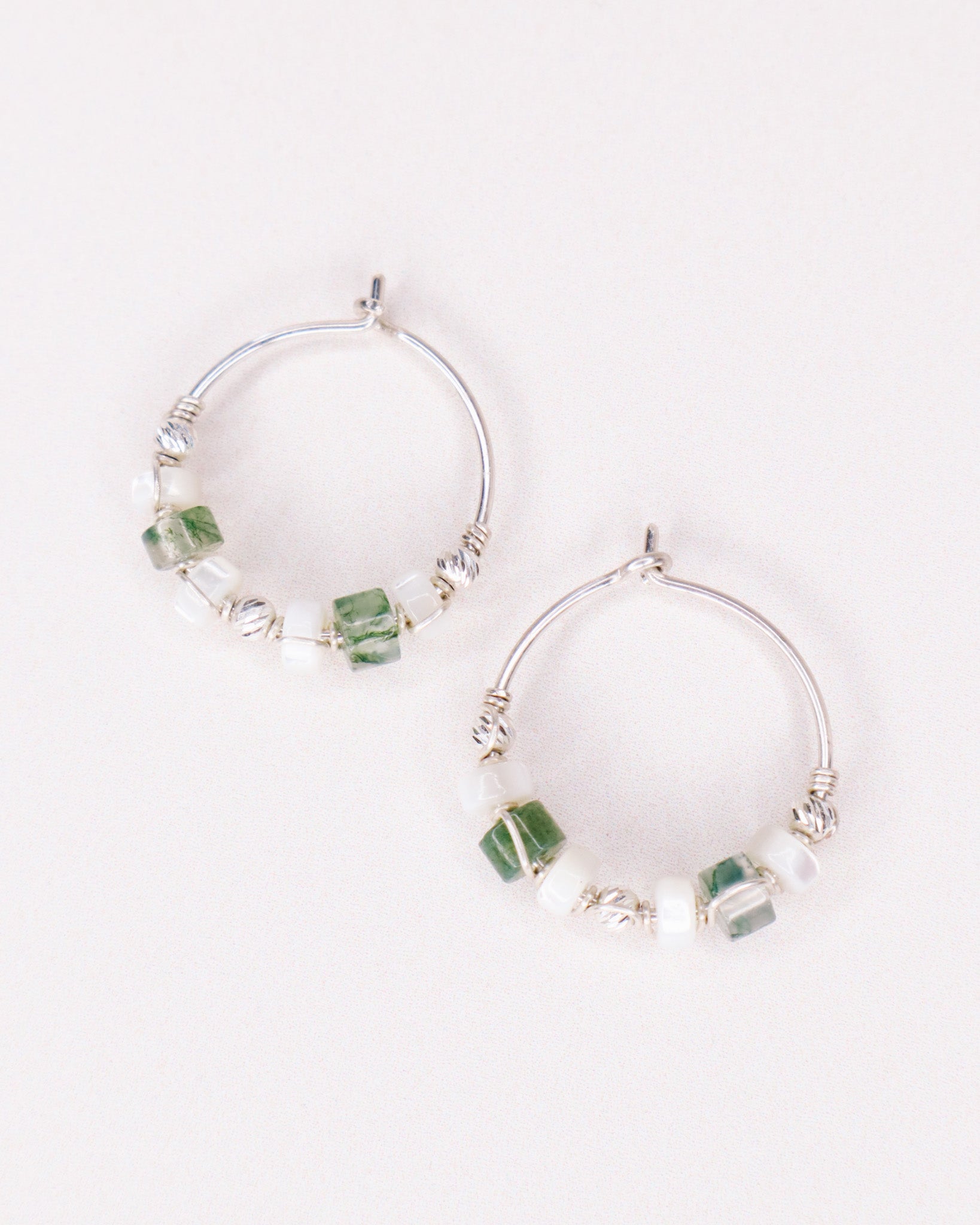 Olympe - Boucles d'oreilles femme creoles nacre agate mousse or argent