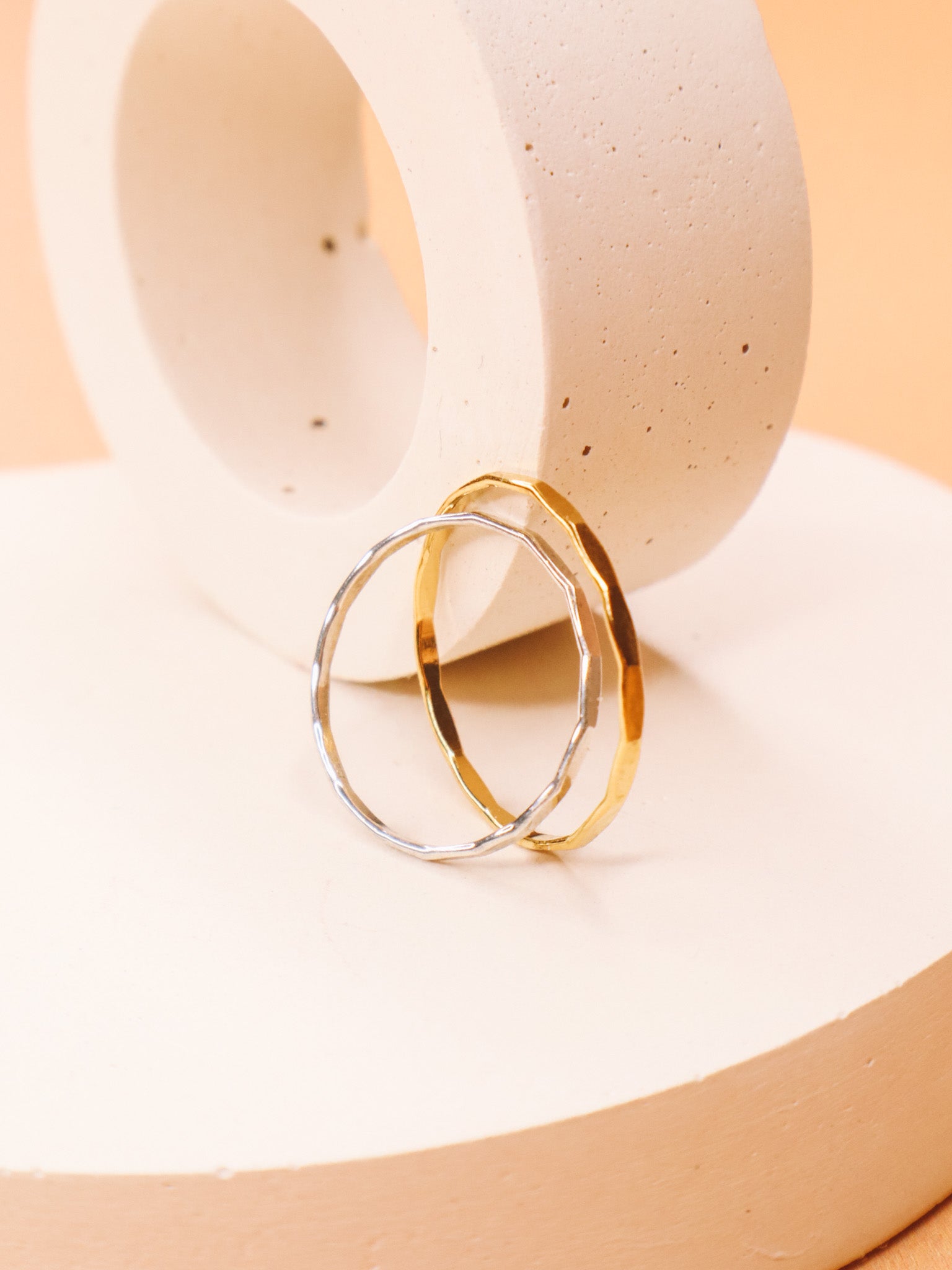 Po - bague martelee fine or ou argent