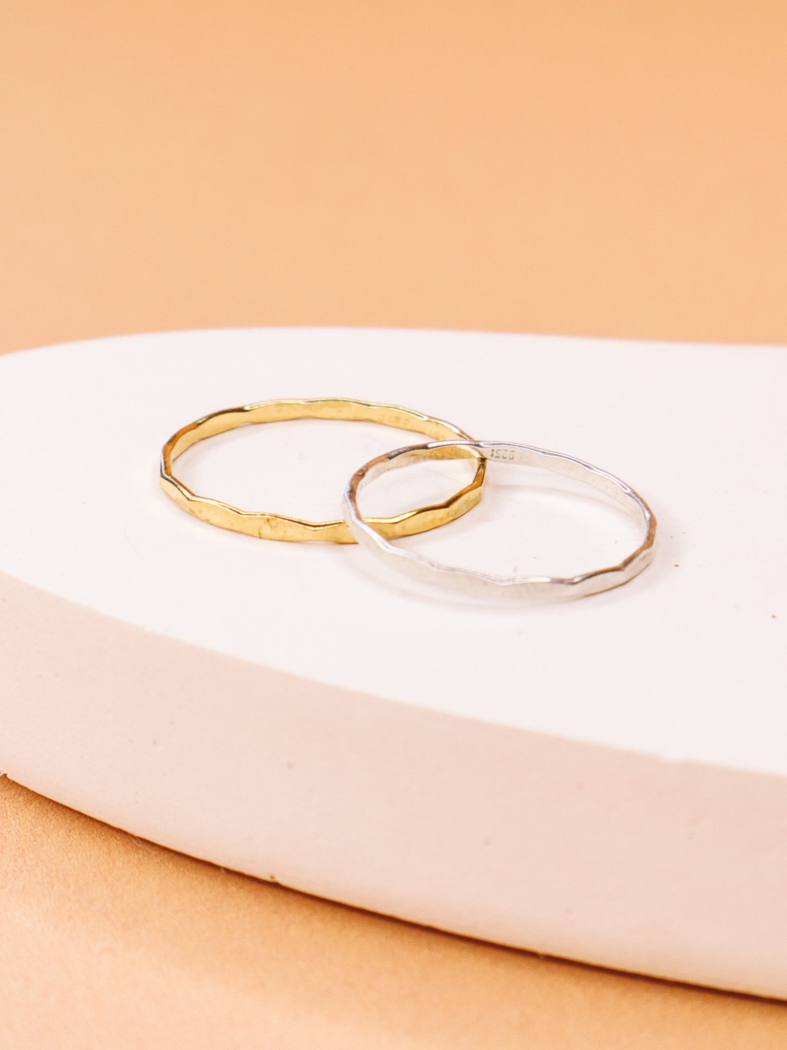 Po - bague martelee fine or ou argent