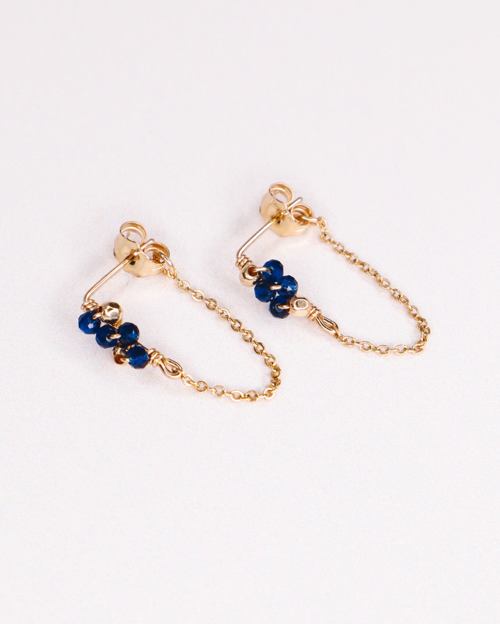 Ravia bleu - Boucles d'oreilles puces chainettes saphir bleu or ou argent