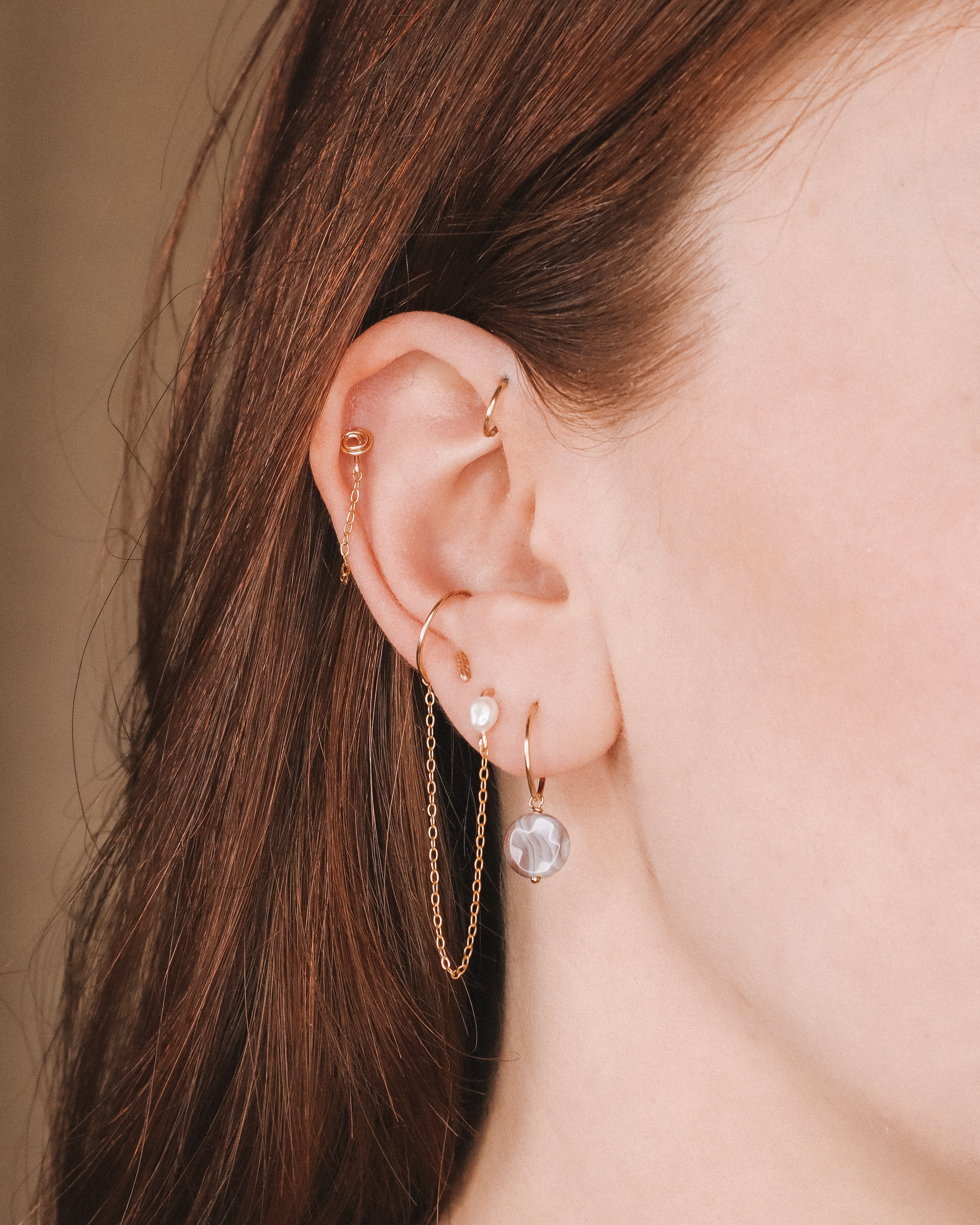 Tambora - faux piercing puces d'oreilles chaine perle de culture or argent