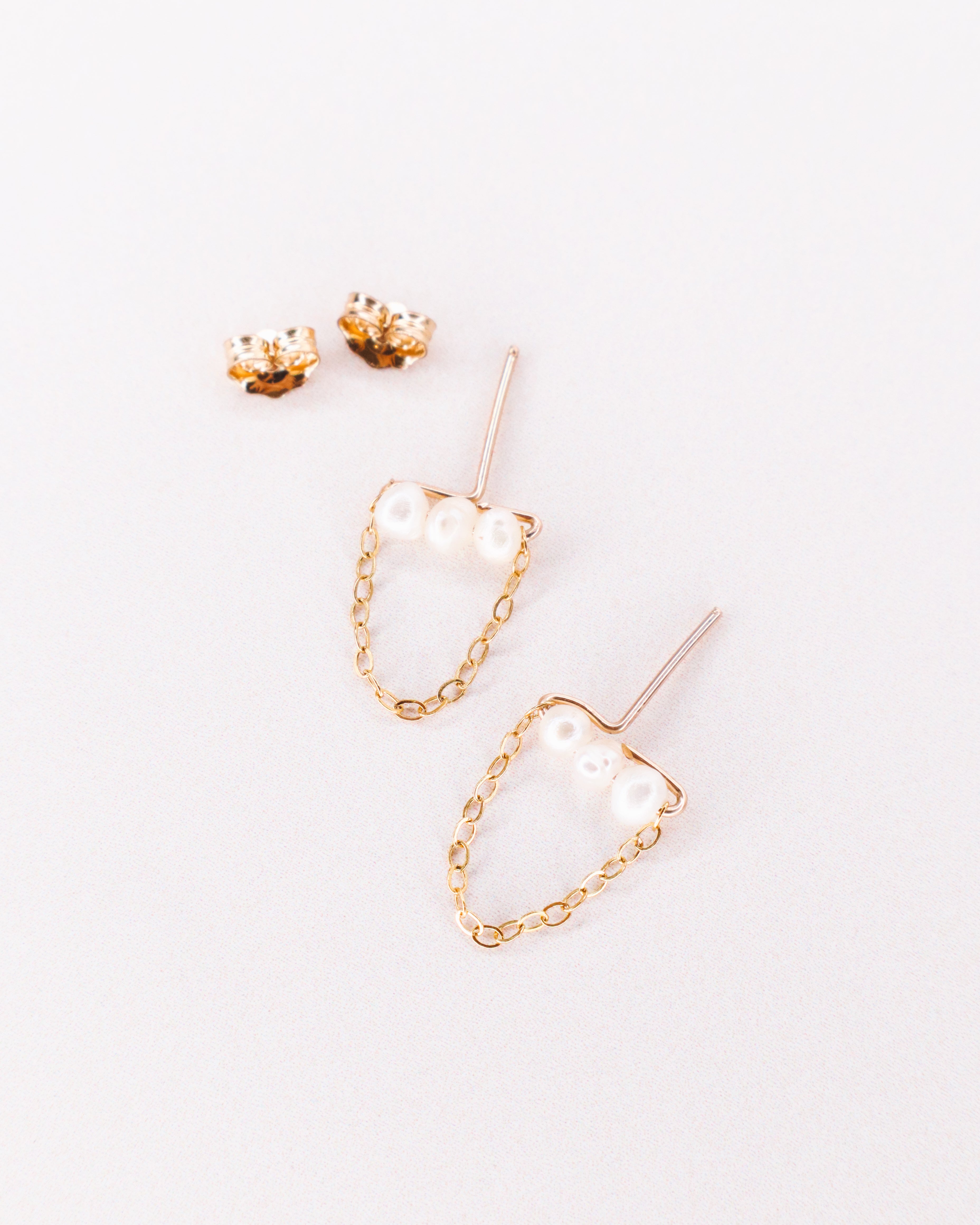 Veore blanc - Boucles d'oreilles puces chainettes perles de culture or ou argent