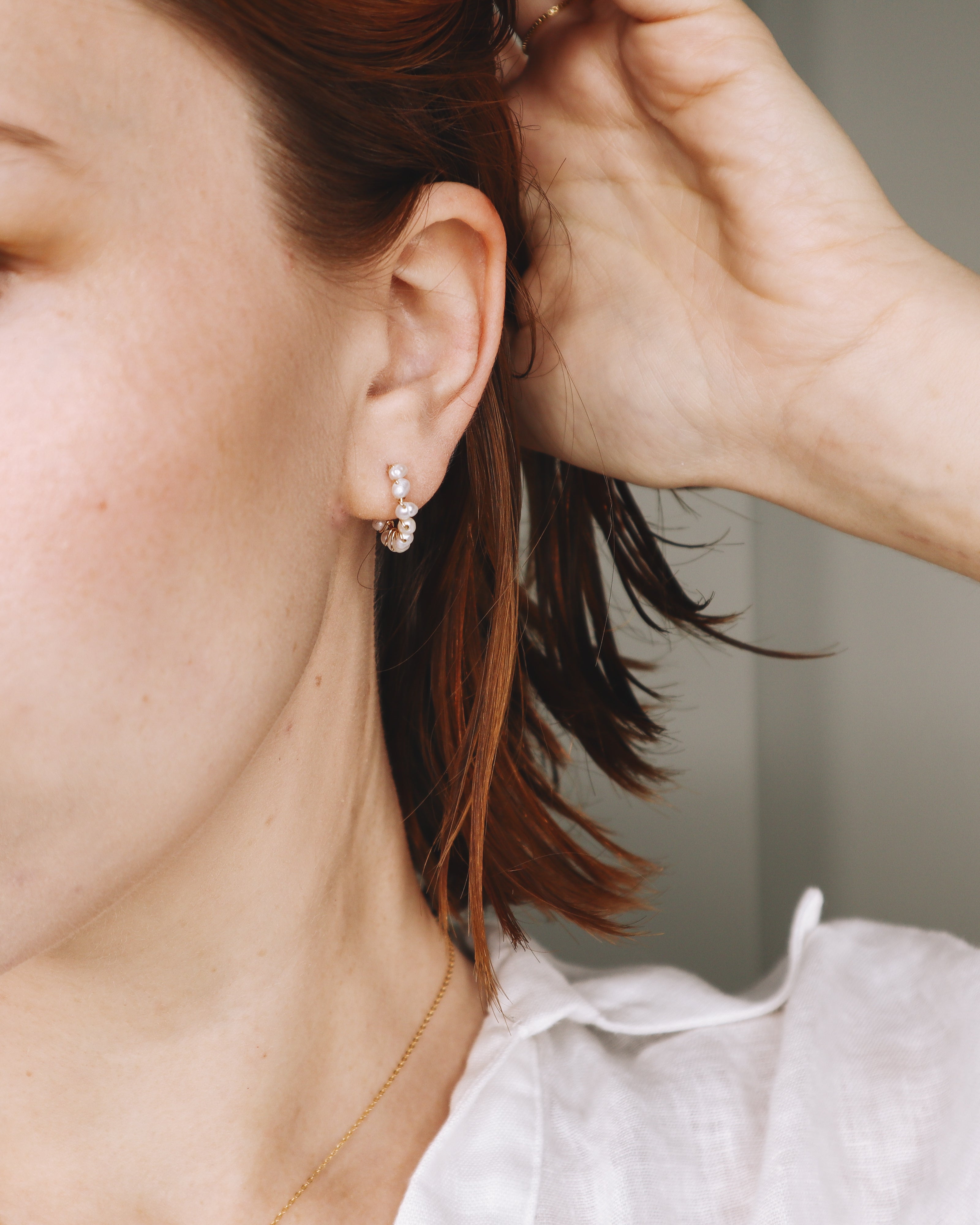 Beaume blanc - Boucles d'oreilles creoles precieuses en perle de culture blanche or ou argent 