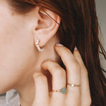 Beaume blanc - Boucles d'oreilles creoles precieuses en perle de culture blanche or ou argent 