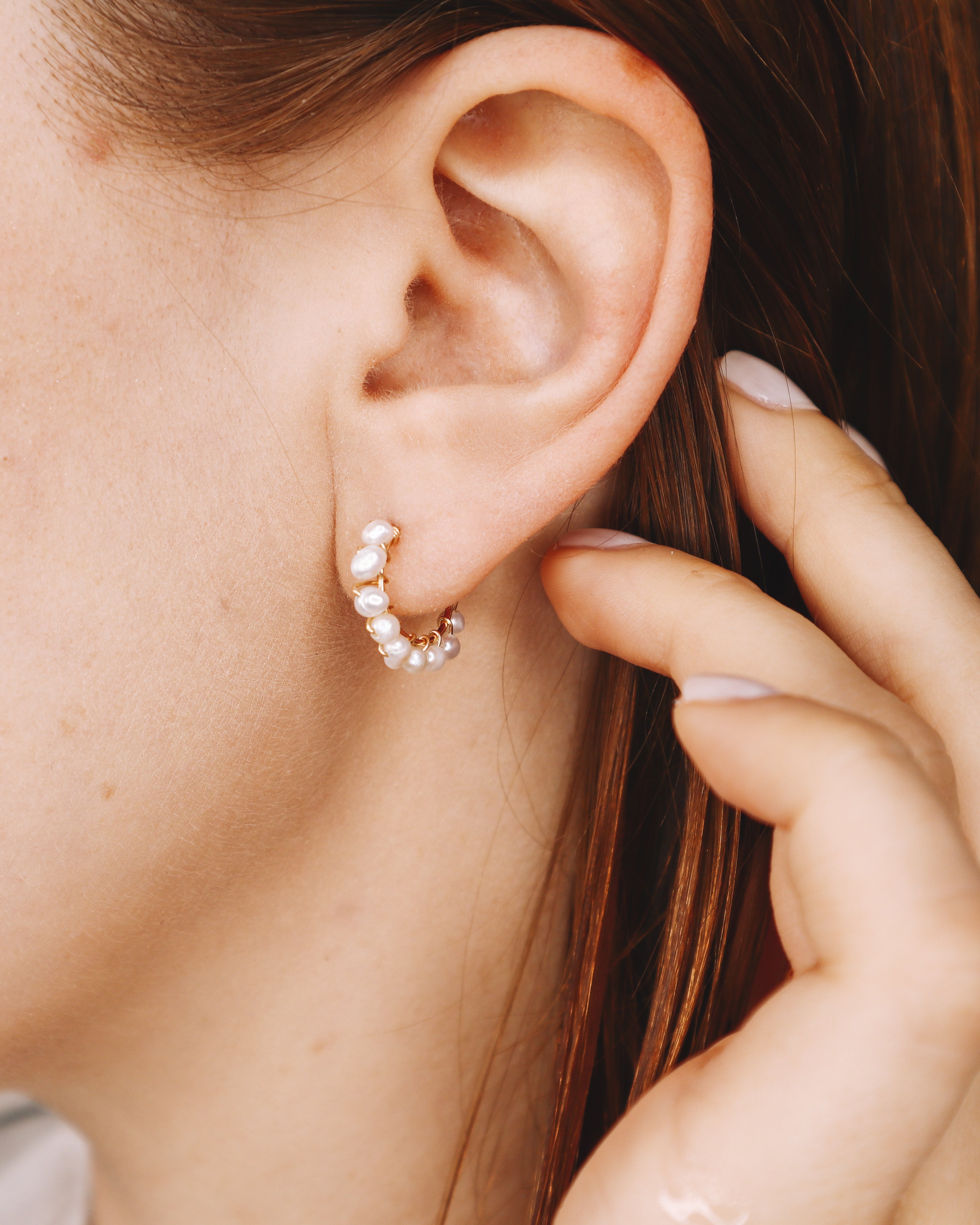 Beaume blanc - Boucles d'oreilles creoles precieuses en perle de culture blanche or ou argent 