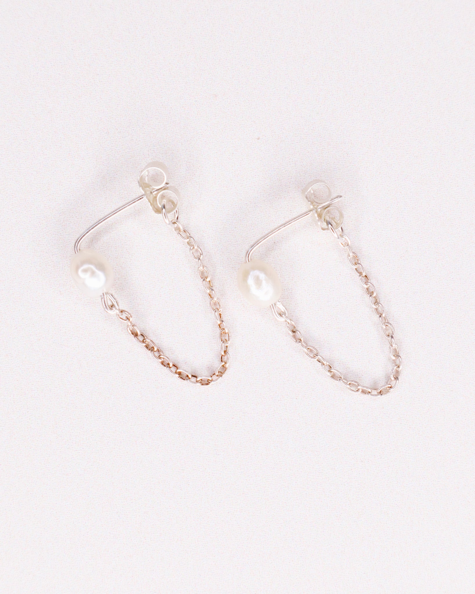 Eris - Boucles d'oreilles chainettes perles de culture or ou argent 