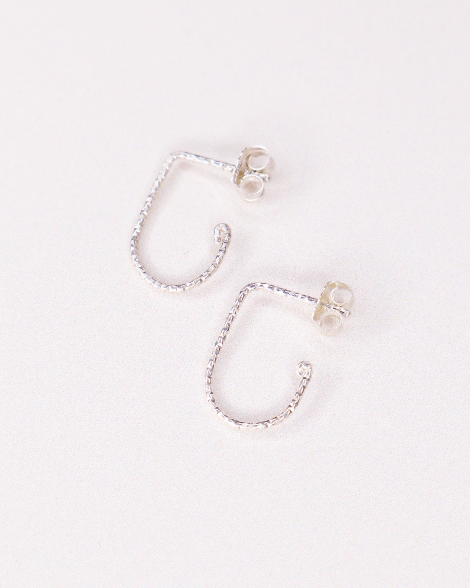 Helix - Boucles d'oreilles puces demi rondes diamantees or ou argent 
