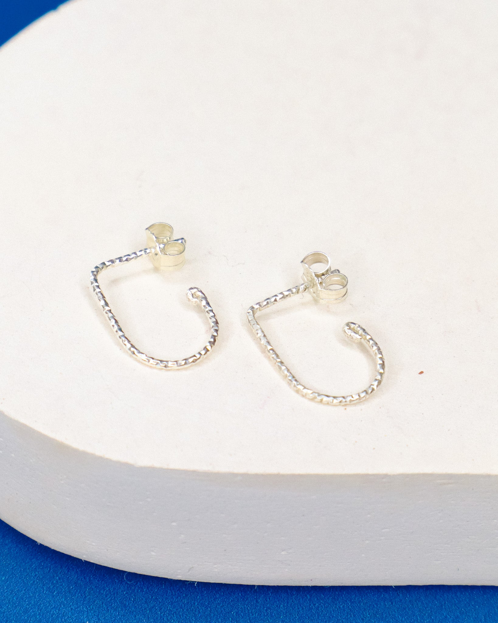 Helix - Boucles d'oreilles puces demi rondes diamantees or ou argent 
