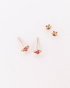 Love - Boucles d'oreilles puces grenat or ou argent 