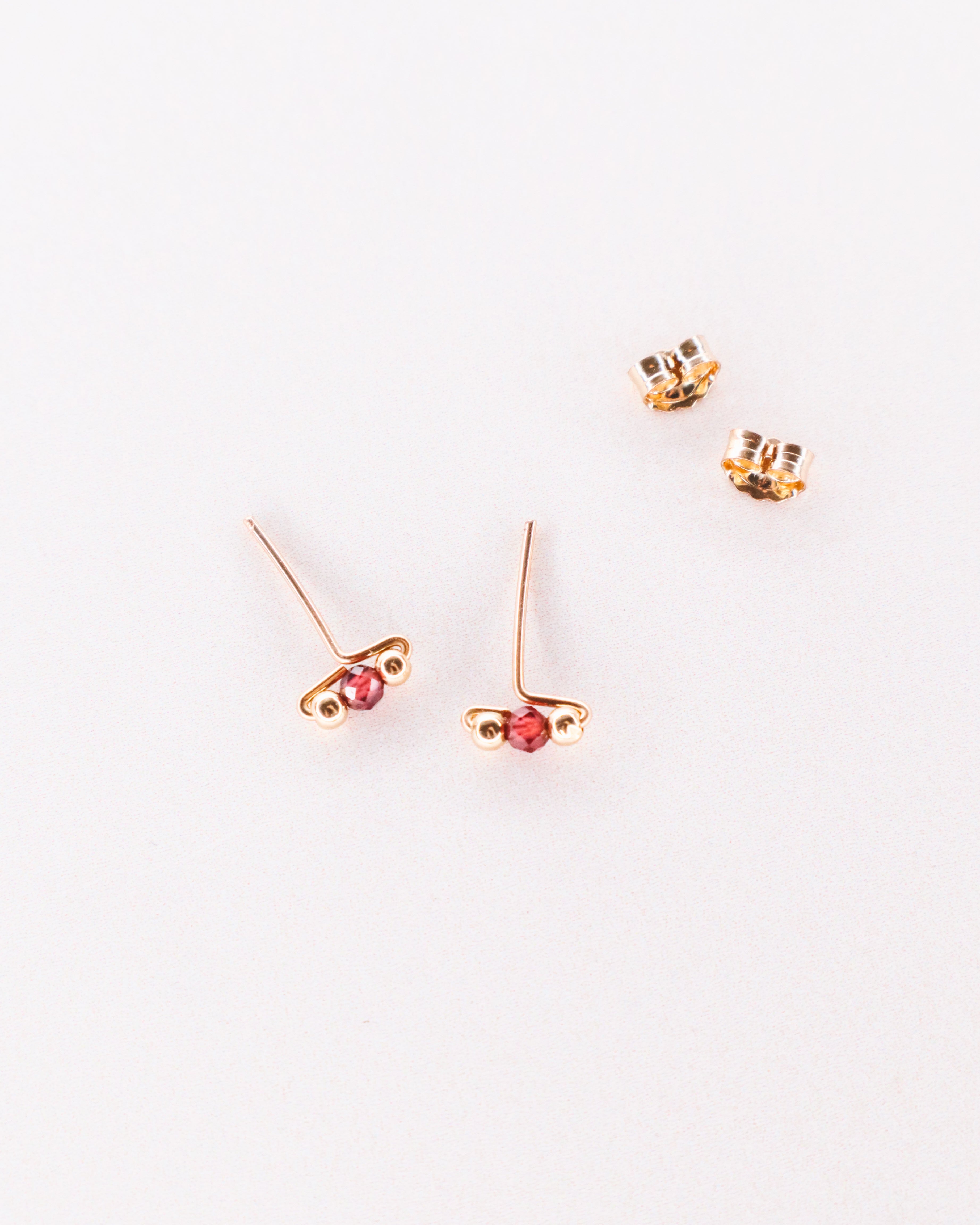 Love - Boucles d'oreilles puces grenat or ou argent 