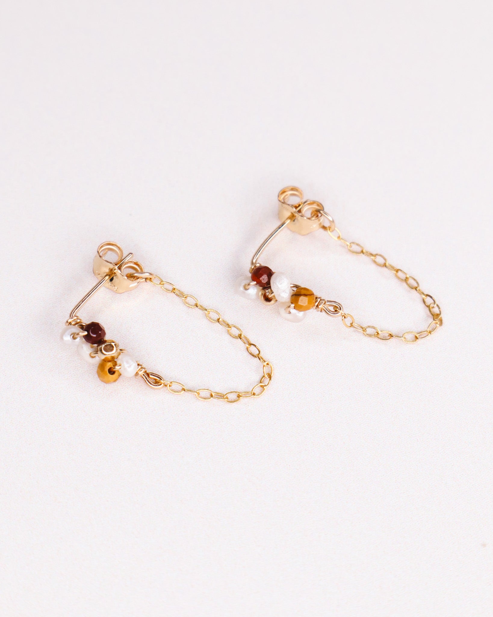 Ravia rouge - Boucles d'oreilles puces chainettes jaspe rouge perle de culture or ou argent 