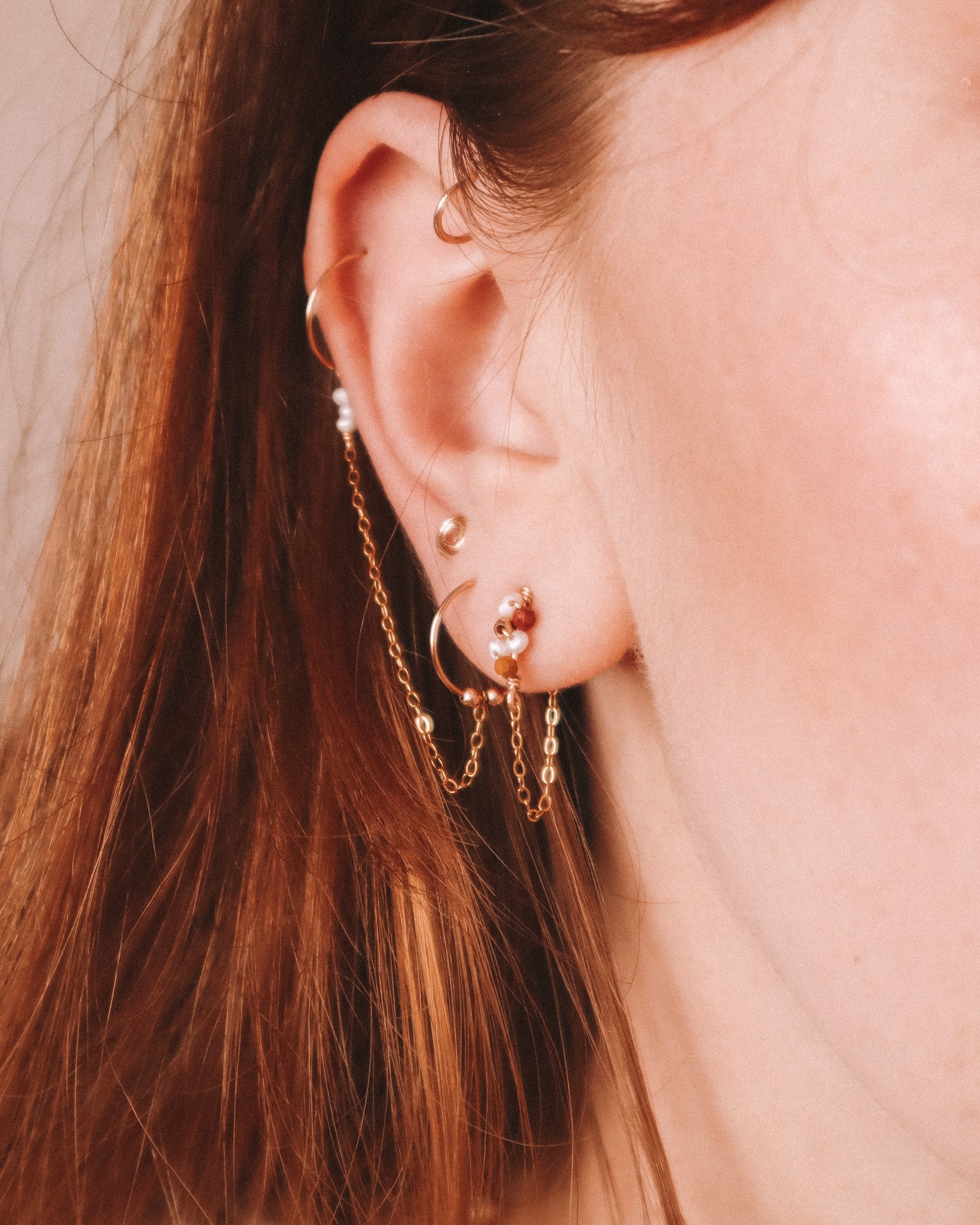 Ravia rouge - Boucles d'oreilles puces chainettes jaspe rouge perle de culture or ou argent 