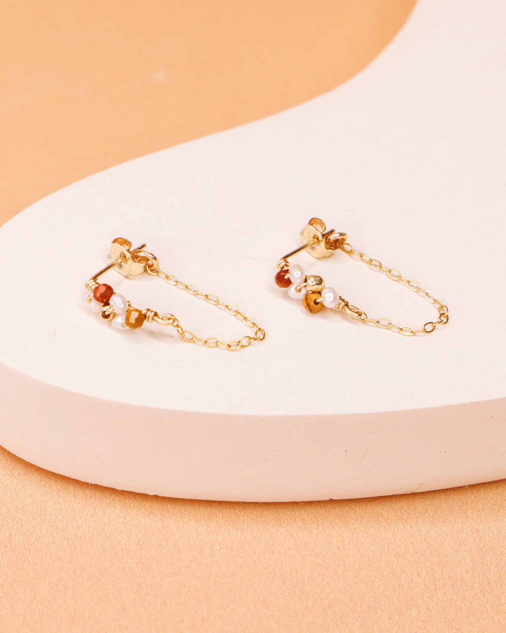 Ravia rouge - Boucles d'oreilles puces chainettes jaspe rouge perle de culture or ou argent 