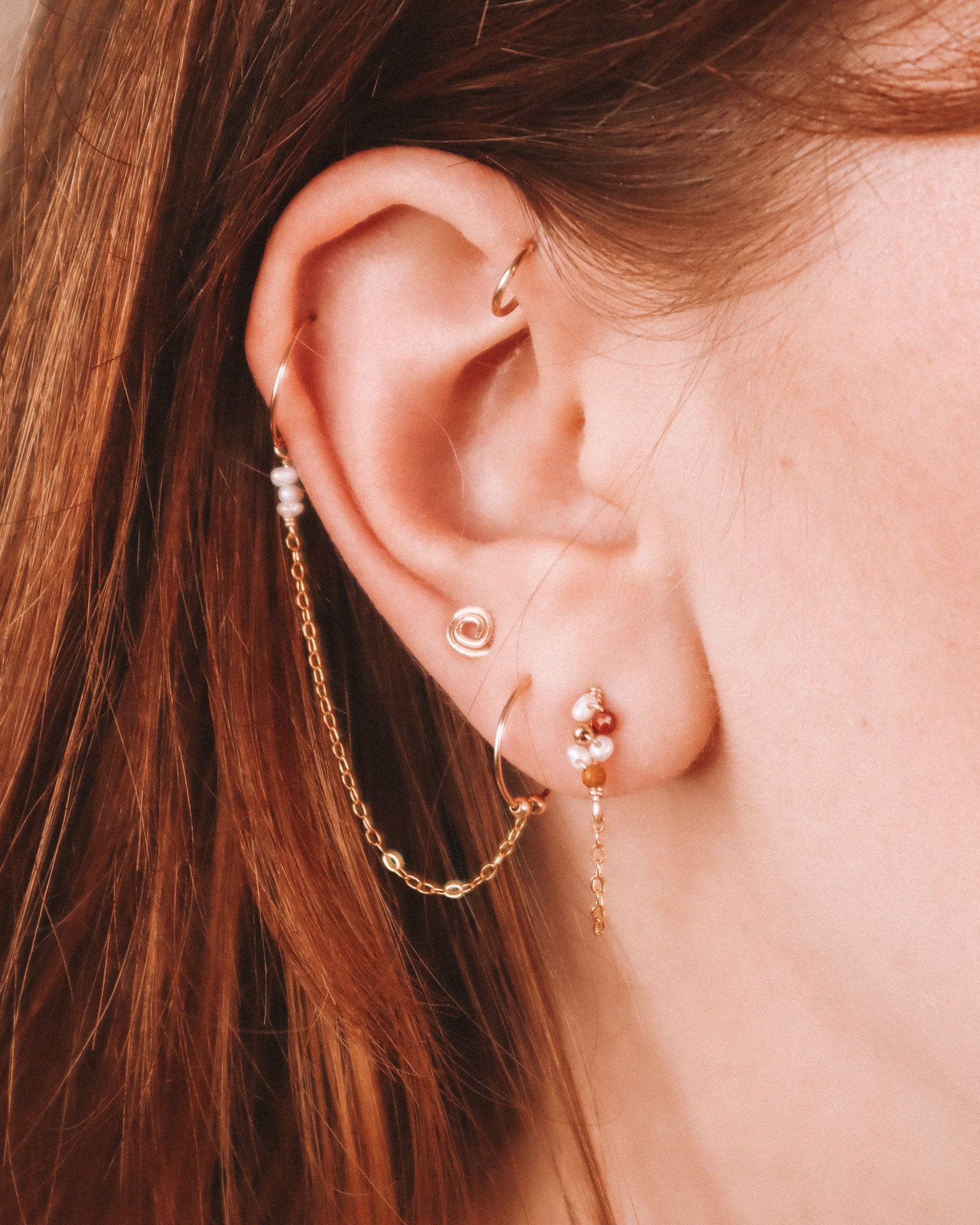 Ravia rouge - Boucles d'oreilles puces chainettes jaspe rouge perle de culture or ou argent 