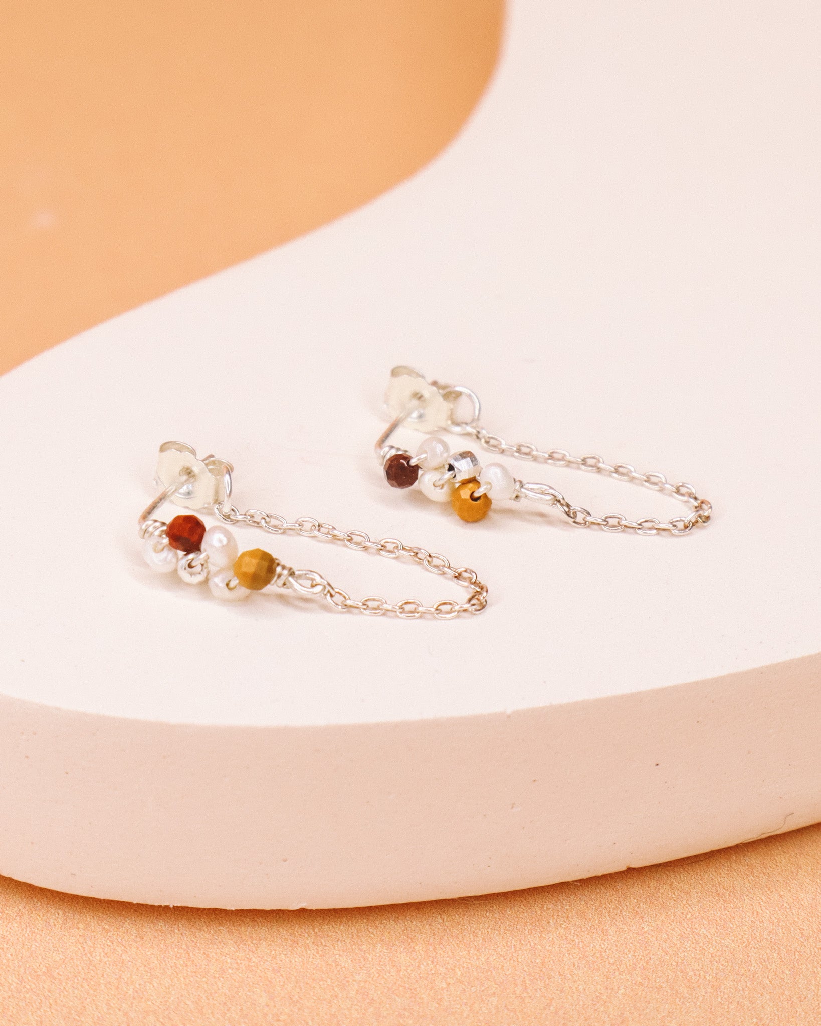Ravia rouge - Boucles d'oreilles puces chainettes jaspe rouge perle de culture or ou argent 