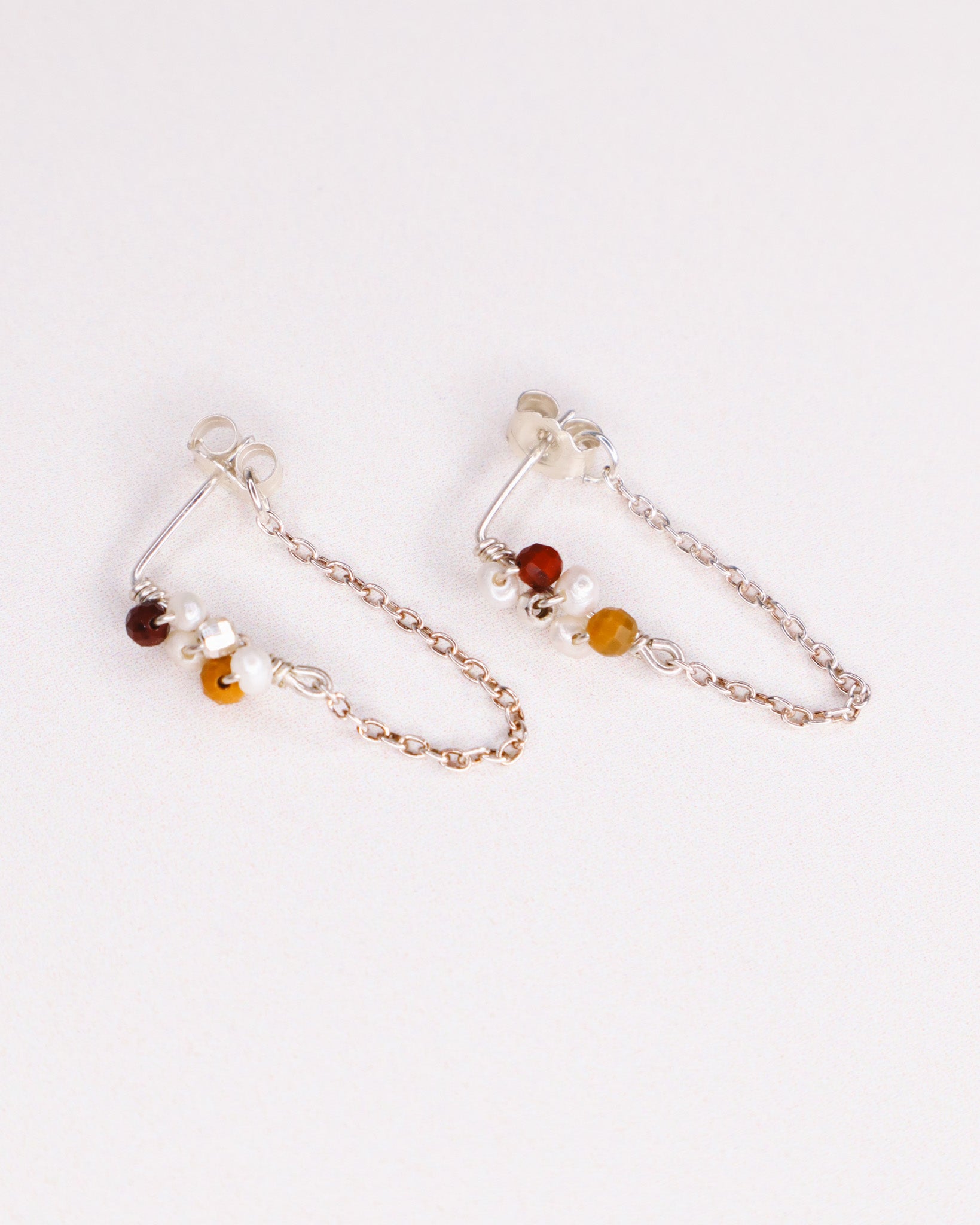 Ravia rouge - Boucles d'oreilles puces chainettes jaspe rouge perle de culture or ou argent 
