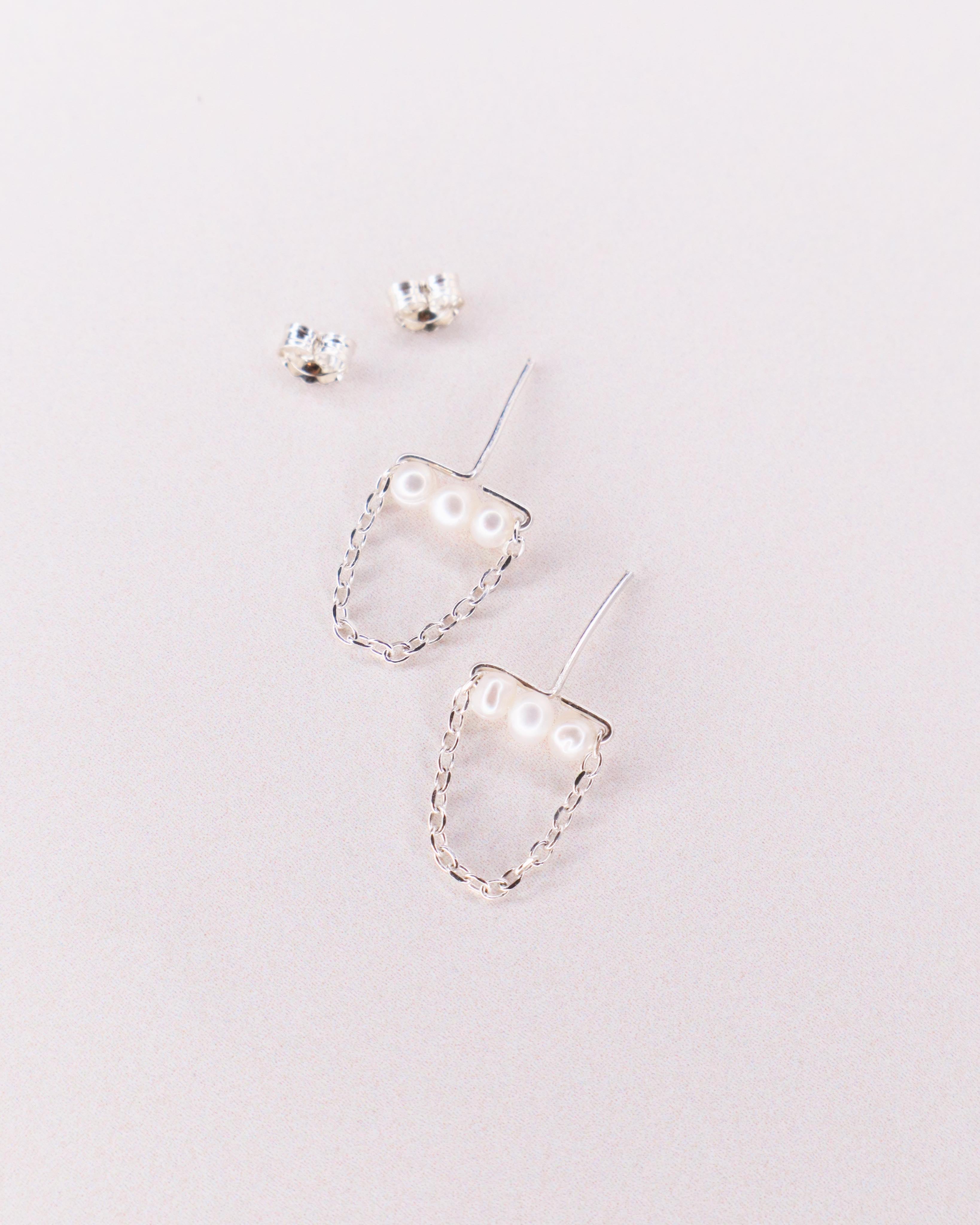 Veore blanc - Boucles d'oreilles puces chainettes perles de culture or ou argent 