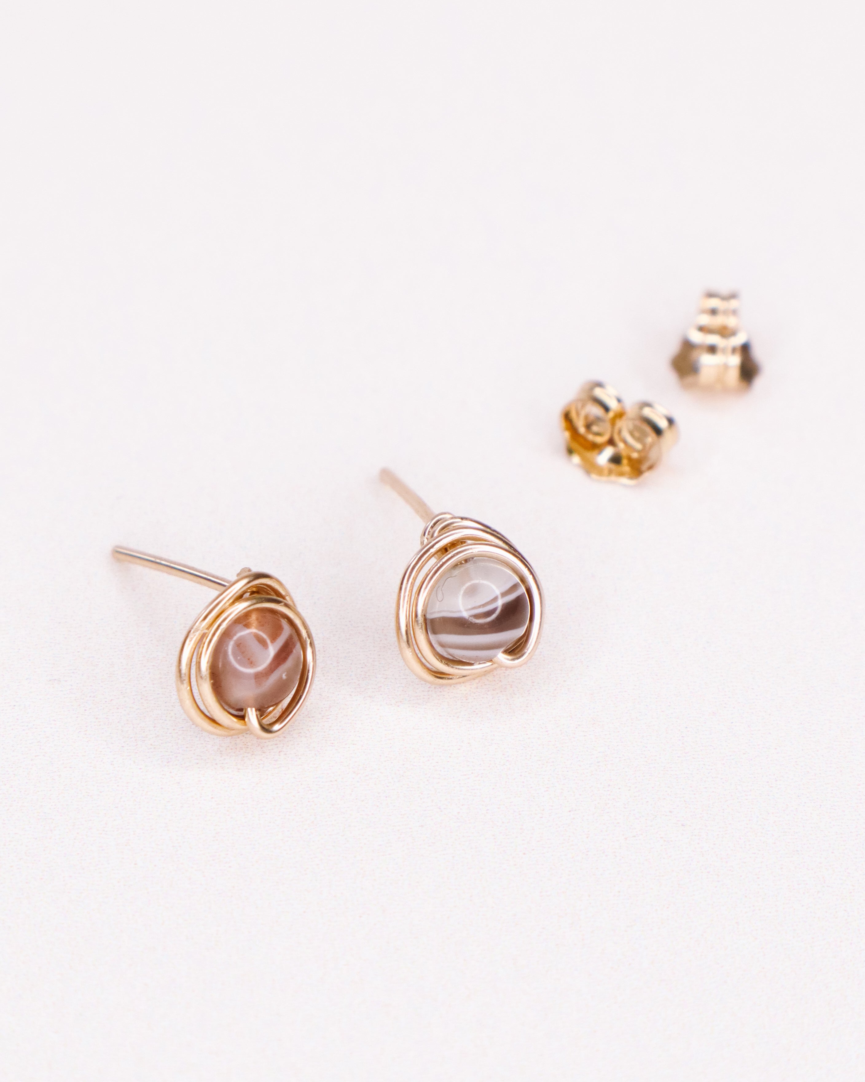 Yasur - Boucles d'oreilles puces agate botswana or ou argent 