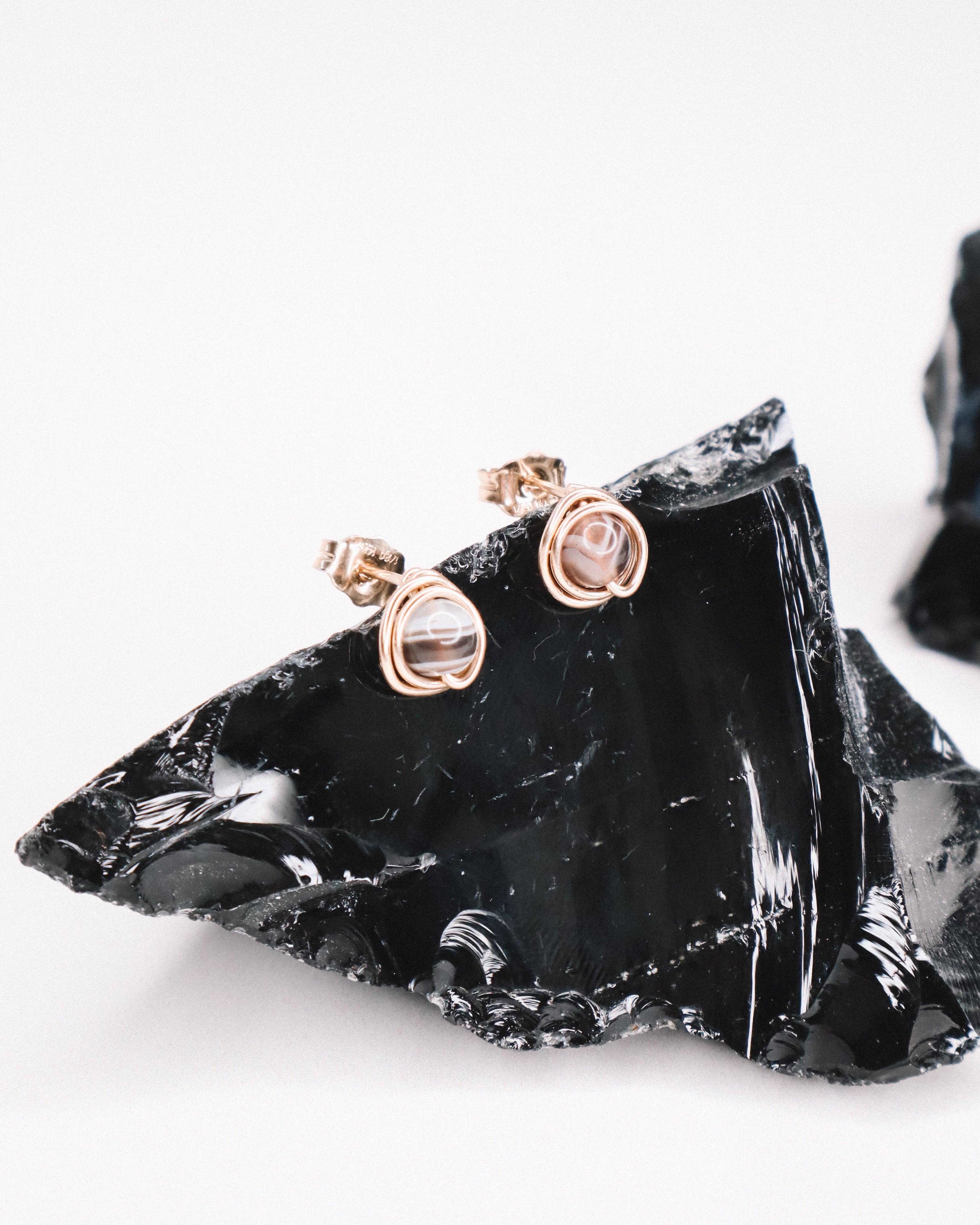 Yasur - Boucles d'oreilles puces agate botswana or ou argent 